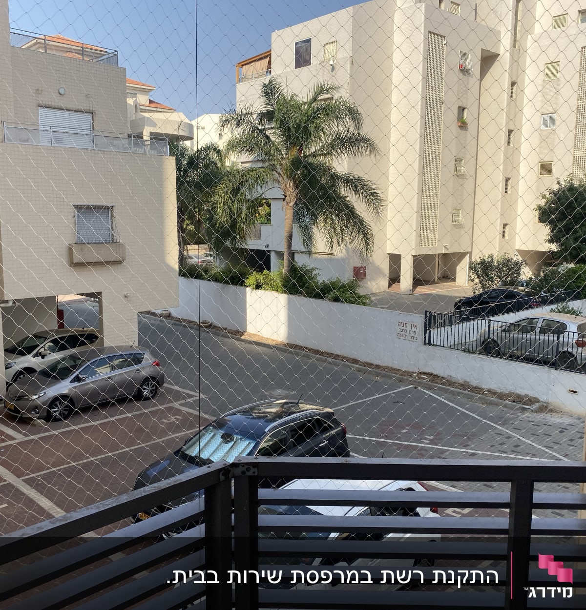 רשת להרחקת יונים במרפסת 